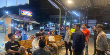 Polsek Pangkalan Kuras Gelar Patroli Blue Light, Ciptakan Rasa Aman di Malam Hari