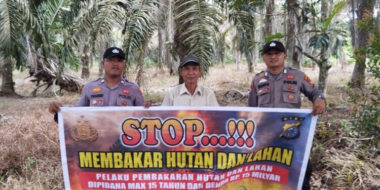 Polsek Teluk Meranti Gencarkan Edukasi Cegah Karhutla, Sebar Maklumat Kapolda Riau di Titik Rawan