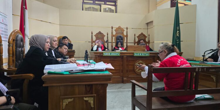 Sidang Dugaan Dosen Bunuh Suami, Terdakwa Ngotot Rusman Situngkir Korban Lakalantas