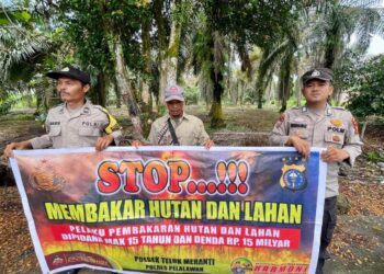 Sosialisasikan Maklumat Kapolda Riau, Warga Teluk Meranti Pelalawan Diimbau Cegah Karhutla
