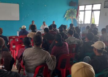 Diduga Buat Tak Senonoh, Masyarakat Cekal Baru Geruduk Kantor Camat Desak Pemecatan Reje Kampung