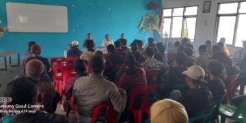 Diduga Buat Tak Senonoh, Masyarakat Cekal Baru Geruduk Kantor Camat Desak Pemecatan Reje Kampung