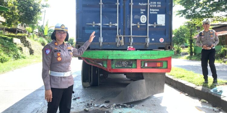 Kasat Lantas Polres Barru Mengingatkan Pengemudi Selalu Membawa Dan Memasang Segitiga