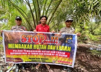 Upaya Cegah Karhutla, Polsek Teluk Meranti Sebarkan Maklumat Kapolda Riau dan Lakukan Penyuluhan ke Warga
