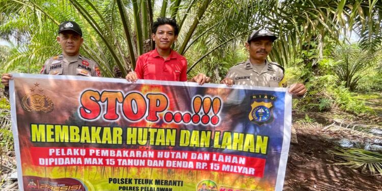 Upaya Cegah Karhutla, Polsek Teluk Meranti Sebarkan Maklumat Kapolda Riau dan Lakukan Penyuluhan ke Warga