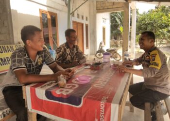 Bhabinkamtibmas Desa Segati Ajak Warga Jaga Kamtibmas dan Bijak Bermedsos