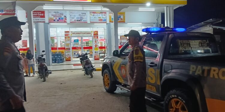 Polsek Kerumutan Gelar Patroli Malam di Pusat Keramaian, Antisipasi Kejahatan C3