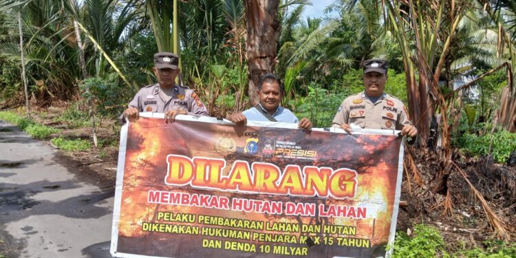 Polsek Kuala Kampar Gencarkan Patroli Karhutla, Sosialisasi Larangan Bakar Lahan kepada Warga