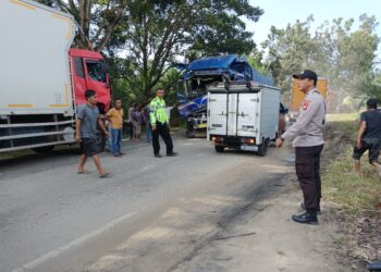 Polsek Pangkalan Lesung Sigap Atur Lalu Lintas Pasca Kecelakaan di Jalan Lintas Timur