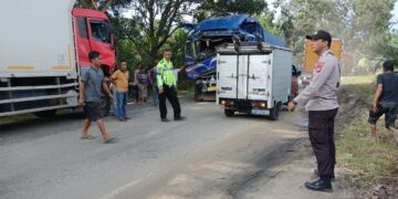 Polsek Pangkalan Lesung Sigap Atur Lalu Lintas Pasca Kecelakaan di Jalan Lintas Timur