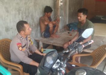 Bhabinkamtibmas Polsek Langgam Lakukan DDS Sambang Warga, Ajak Jaga Harkamtibmas dan Waspada Hoax