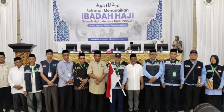 Ismail Wabup Aceh Tamiang Lepas Jemaah Haji Di Kloter Tujuh