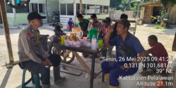Bangun Kedekatan, Polsek Langgam Aktif Sambangi Warga dan Sampaikan Pesan Kamtibmas