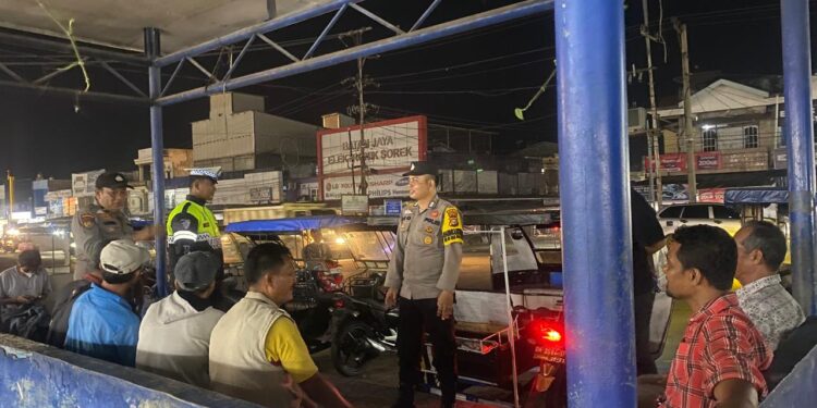 Polsek Pangkalan Kuras Gelar Patroli Blue Light, Antisipasi Premanisme dan Tindak Pidana C3