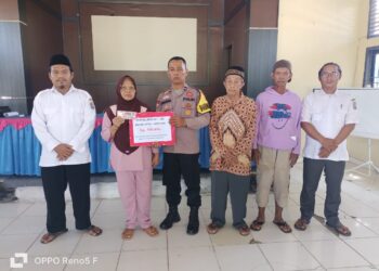 Penyaluran BLT-DD di Desa Pematang Tinggi Berjalan Lancar, Bhabinkamtibmas Aktif Dampingi Warga