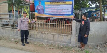 Polsek Pangkalan Kuras Pasang Spanduk Larangan Curi Sawit di Desa Sorek Dua