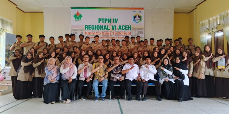 Semarak Hardiknas, PTPN IV Regional VI Aceh PalmCo Goes To School di SMAN 5 Langsa