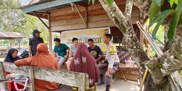 Polsek Teluk Meranti Gelar Jum’at Curhat, Warga Keluhkan Remaja Ugal-ugalan dan Aksi Pencurian Sarang Burung Walet