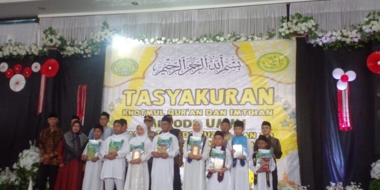 Khotmul Qur’an Dan Imtihan Serta Tasyakuran Yayasan At Tarbawi Palembang