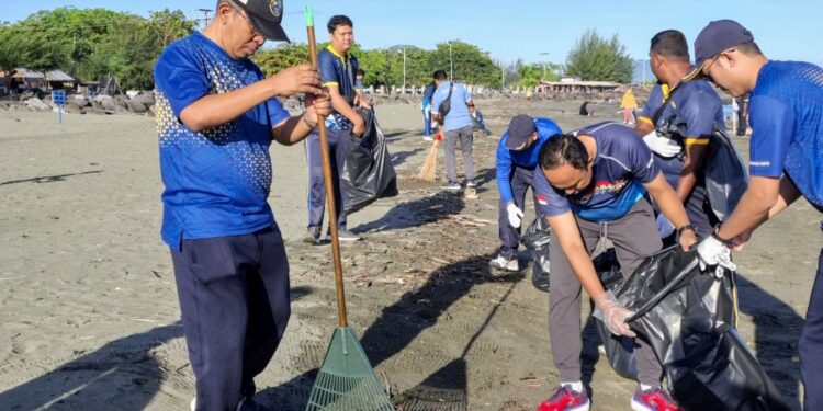 Dorong Ekonomi Masyarakat Pesisir, Bea Cukai Aceh Gelar Aksi Bersih Pantai Syiah Kuala