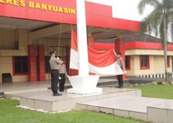 Polres Banyuasin Kibarkan Merah Putih, Teguhkan Pancasila Sebagai Jiwa Bangsa Di HUT Ke-80