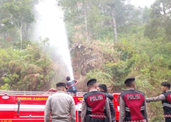 Polsek Dan Koramil Lut Tawar Terjun Langsung Padamkan Api Di Birah Panyang