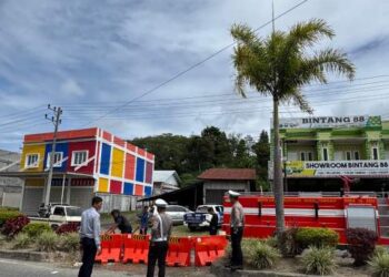 Dishub Bersama Satlantas Aceh Tengah Tutup Median Bukaaan Jalan Soekarno Hatta Kebet 