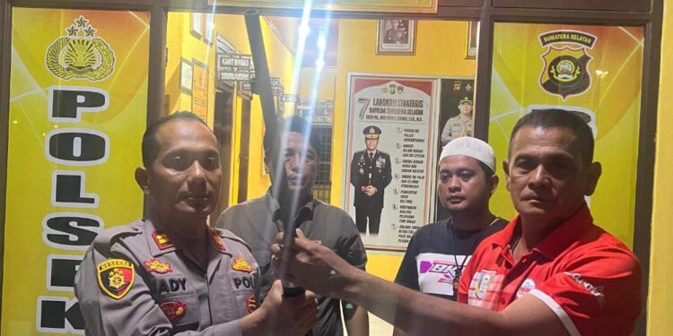 Ops Senpi Musi 2025, Kades Taja Raya II Serahkan Senpira Dari Warganya Ke Polsek Betung 