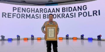 Kapolres Lhokseumawe AKBP Dr. Ahzan Terima Penghargaan Pelayanan Prima Dari Kapolri