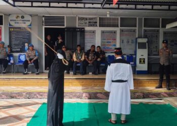 Lima Terdakwa Jarimah Maisir(Judol) Dicambuk (Disabet Rotan)