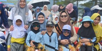 Bunda PAUD Hj. Meutia Fauziah, SH Hadiri Senam Massal 7 Kebiasaan Anak Indonesia Hebat