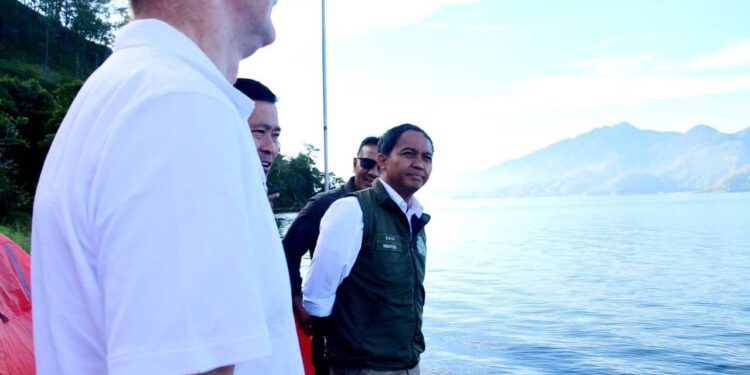 Dari Pingir Danau, Menhut RI Himbau Jaga Kelestarian dan Kebersihan Danau Lut Tawar