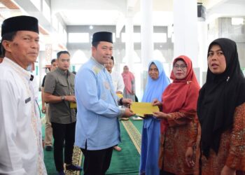 Pemkab Serahkan Intensif, Bupati Haili Yoga: Terima Kasih Atas Dedikasi Guru Ngaji