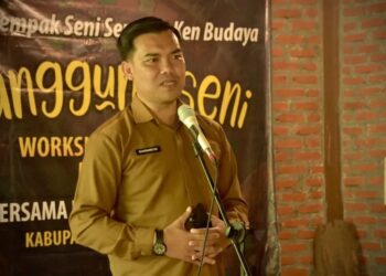 Asisten 1 Khairmansyah Buka Pertunjukan Seni Budaya Bertajuk “Turah Rempak Seni Sepakat Ken Budaya”