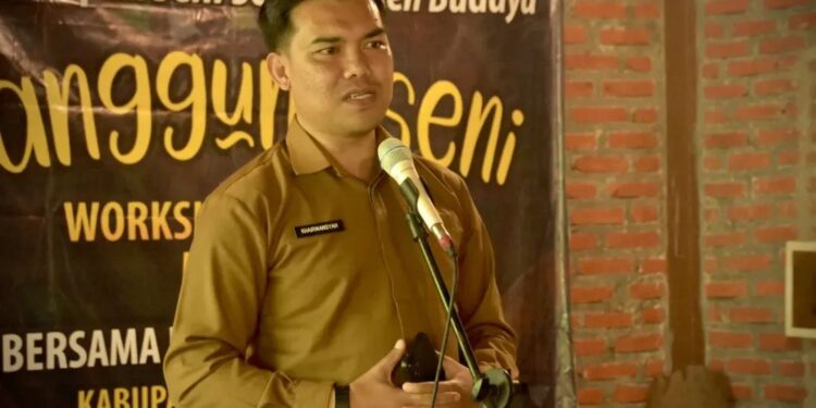Asisten 1 Khairmansyah Buka Pertunjukan Seni Budaya Bertajuk “Turah Rempak Seni Sepakat Ken Budaya”