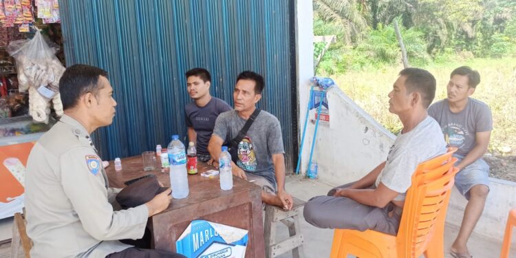 Polisi di Langgam Sambangi Warga, Imbau Bijak Gunakan Medsos dan Jaga Kamtibmas
