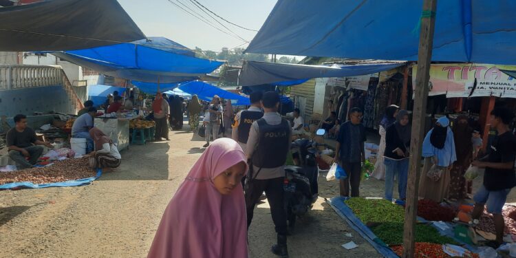 Keliling Pasar, Polisi Ukui Sampaikan Pesan Waspada ke Warga
