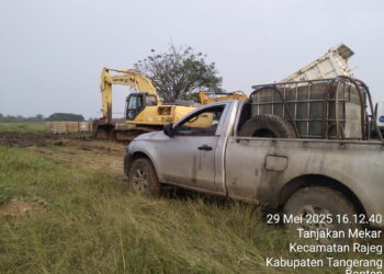 Diduga Alat Berat Galian Tanah Ditanjakan Mekar Kecamatan Rajeg Gunakan BBM Subsidi