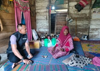 Kapolsek Kerumutan Sambangi Janda di Dusun Kapau, Ajak Warga Bangun Kepedulian Sosial