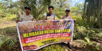 Cegah Karhutla, Polsek Teluk Meranti Sebarkan Maklumat Kapolda Riau ke Warga Perkebunan