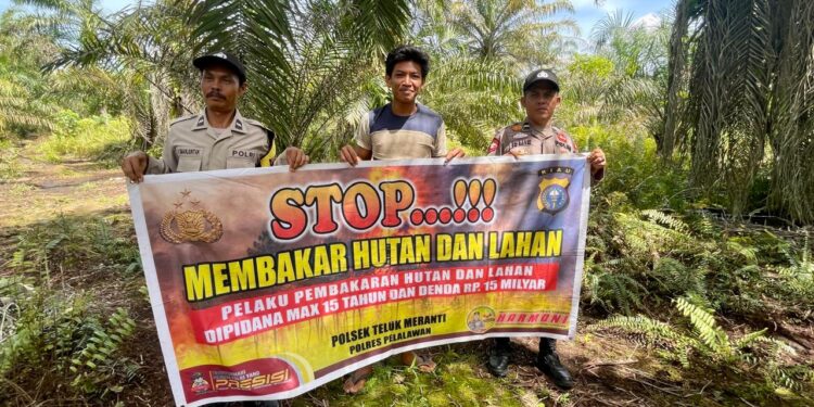 Cegah Karhutla, Polsek Teluk Meranti Sebarkan Maklumat Kapolda Riau ke Warga Perkebunan