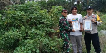 Sinergi TNI-Polri Patroli Cegah Karhutla di Desa Sungai Buluh Pelalawan