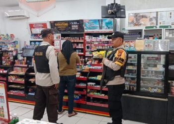 Polsek Ukui Sambangi Titik Vital, Cegah C3, Dekatkan Diri ke Masyarakat