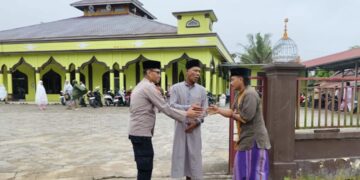 Polsek Pangkalan Lesung Kawal Salat Idul Adha 1446 H, Kapolsek Turun Langsung