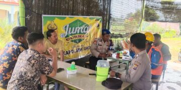 Jumat Curhat di Jalan Lintas Ukui, Polsek Ukui Dekatkan Diri dengan Warga dan Dengar Langsung Keluhan Masyarakat