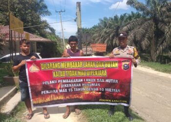 Polsek Langgam Sosialisasikan Larangan Bakar Lahan ke Warga Segati
