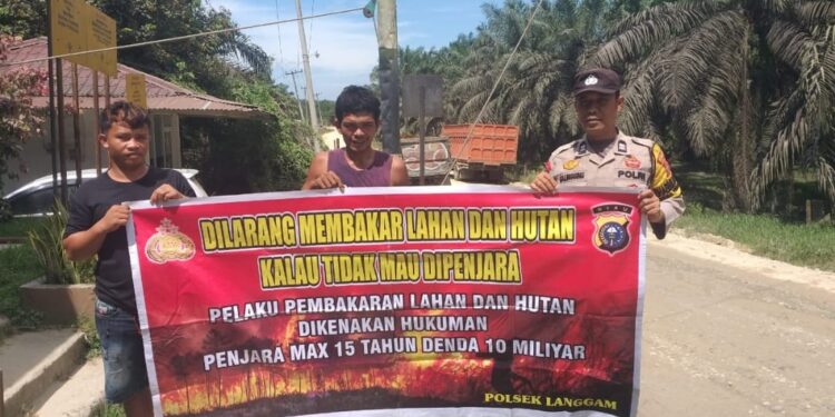 Polsek Langgam Sosialisasikan Larangan Bakar Lahan ke Warga Segati