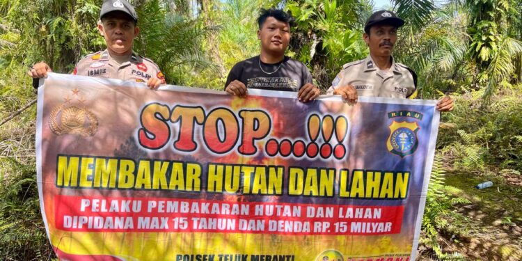 Cegah Karhutla, Polsek Teluk Meranti Sebar Maklumat Kapolda Riau ke Warga