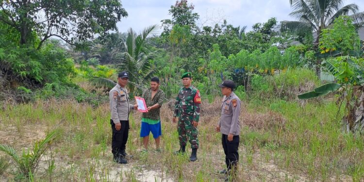 Polsek Pangkalan Lesung dan TNI Gencar Sosialisasi Larangan Bakar Lahan