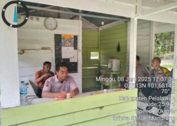 Bhabinkamtibmas di Pelalawan Sambangi Warga, Ingatkan Bahaya Narkoba dan Hoaks